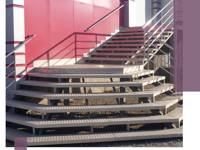 Лестницы для магазина в Альметьевске — изготовление и монтаж