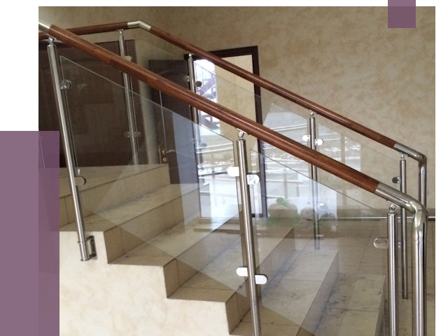 Комбинированные перила из металла и дерева в Альметьевске