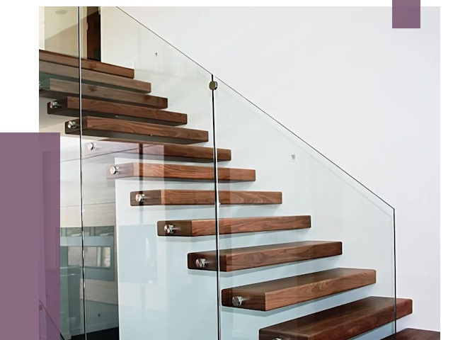 Стеклянные перила для лестницы в Альметьевске от 15051 руб.