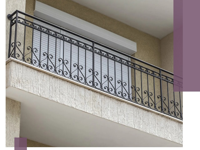 Балконные ограждения из металла и стекла в Альметьевске для домов