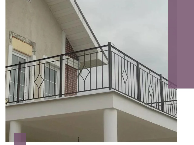 Изготовление балконных ограждений в Альметьевске из металла и стекла